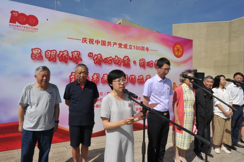 市侨联党组书记、主席尹朝晖致辞