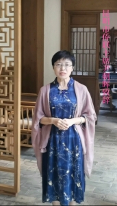 图片二：昆明市侨联主席尹朝晖致辞