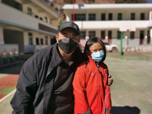 李然现场资助学生
