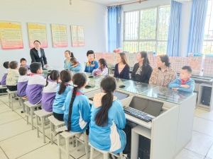 召开座谈会